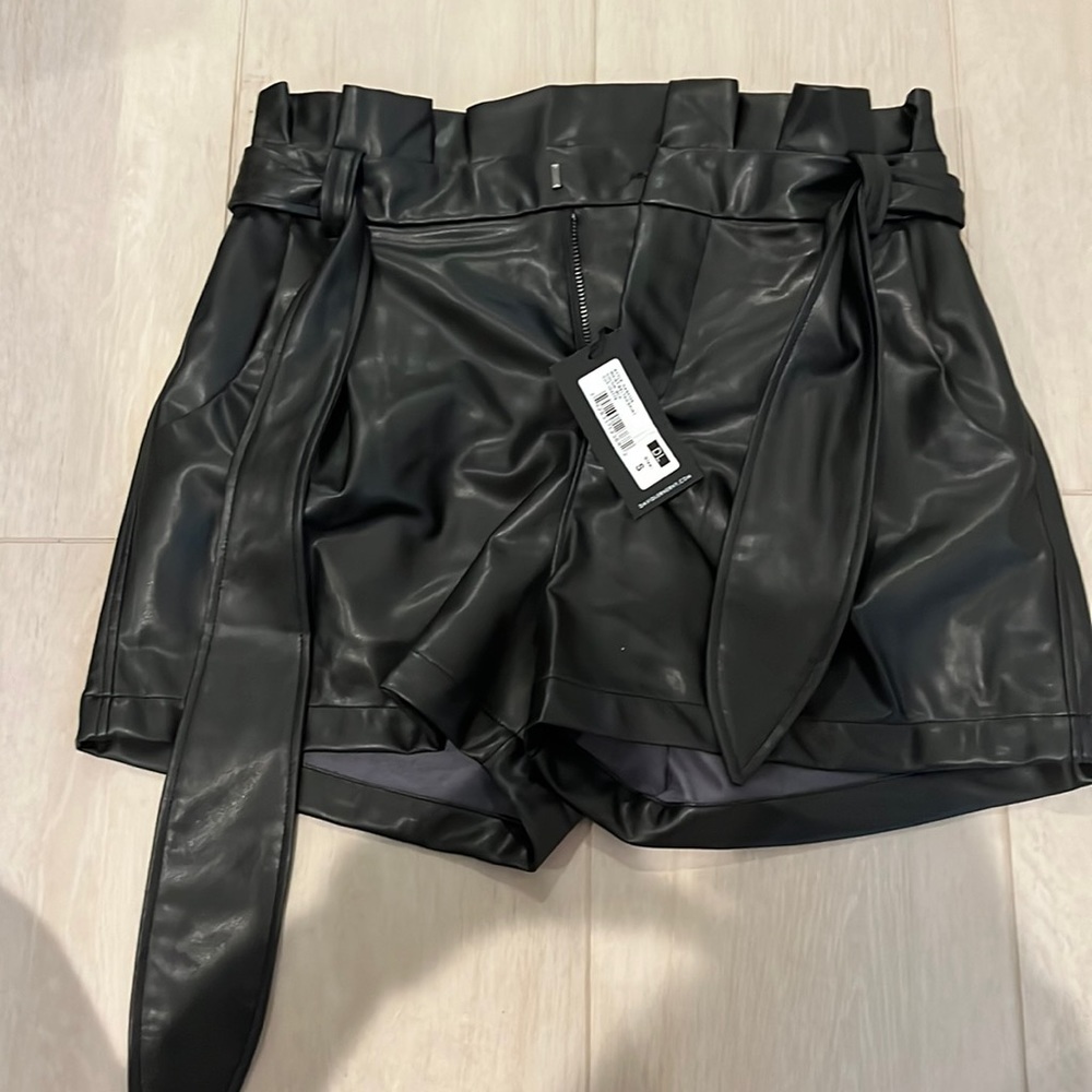 David Learner Leather Shorts with Button but Tie detail